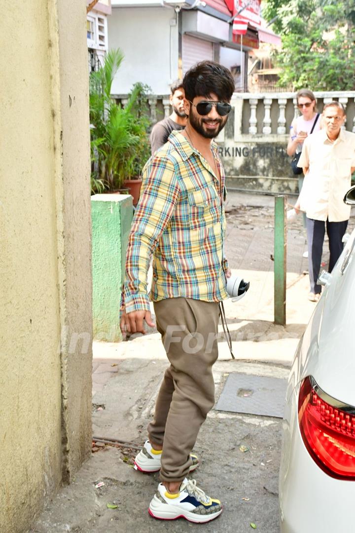 Shahid Kapoor spotted in Bandra