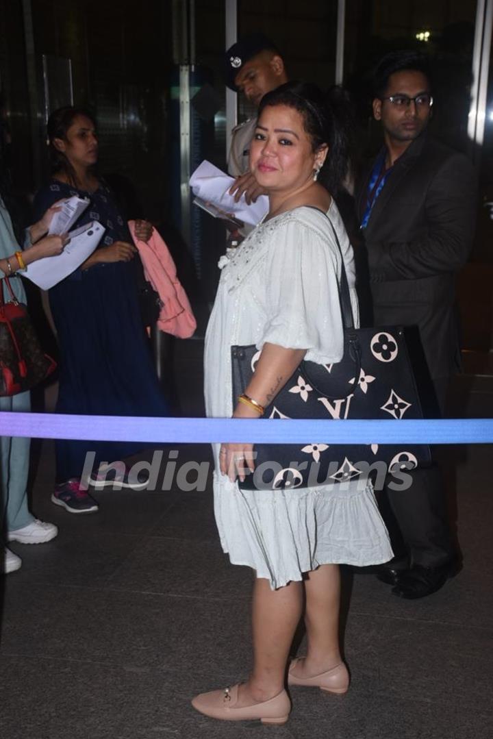 Bharti Singh snapped at the airport 