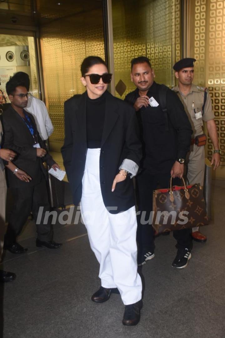 Deepika Padukone spotted at the Mumbai airport