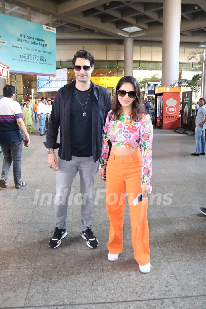 Sunny Leone spotted with her husband at the Mumbai airport