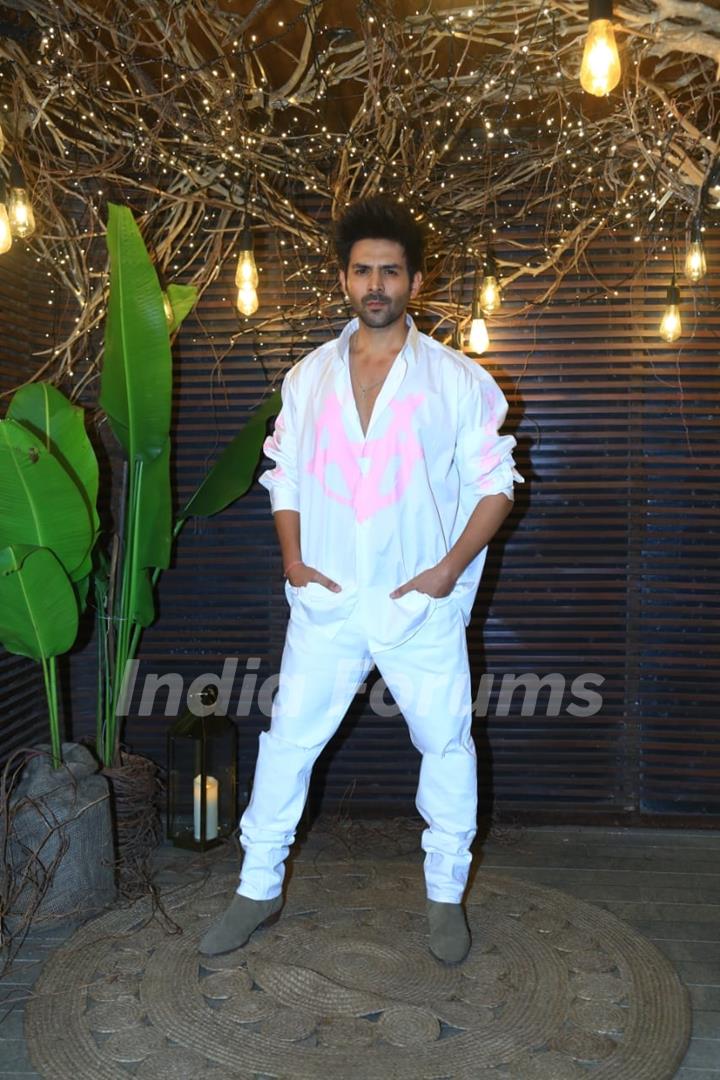 Kartik Aaryan arrived at his birthday bash in a white, oversized printed shirt  skinny-fit jeans and grey suede shoes