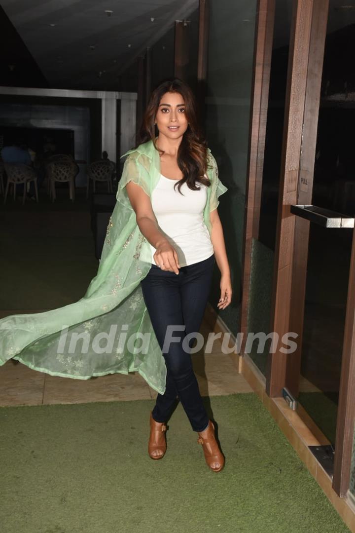 Shriya Saran celebrating success of Drishyam 2 at Panaroma Studios