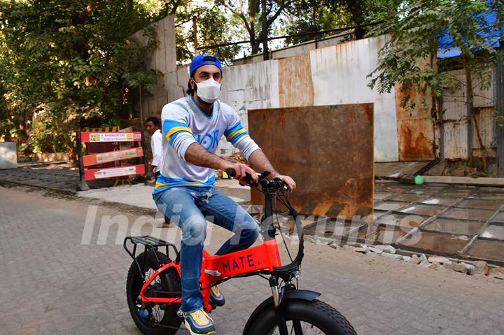 Ranbir Kapoor spotted at Pali Hill 