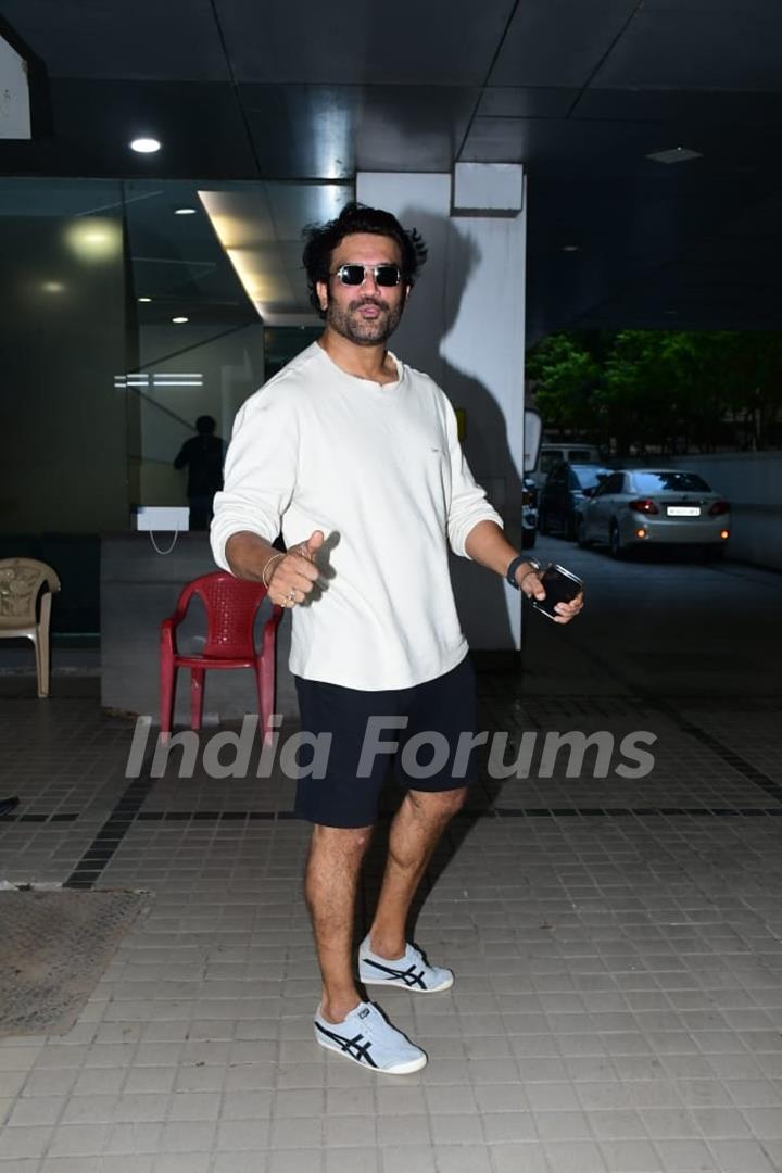 Sharad Kelkar spotted in the city 