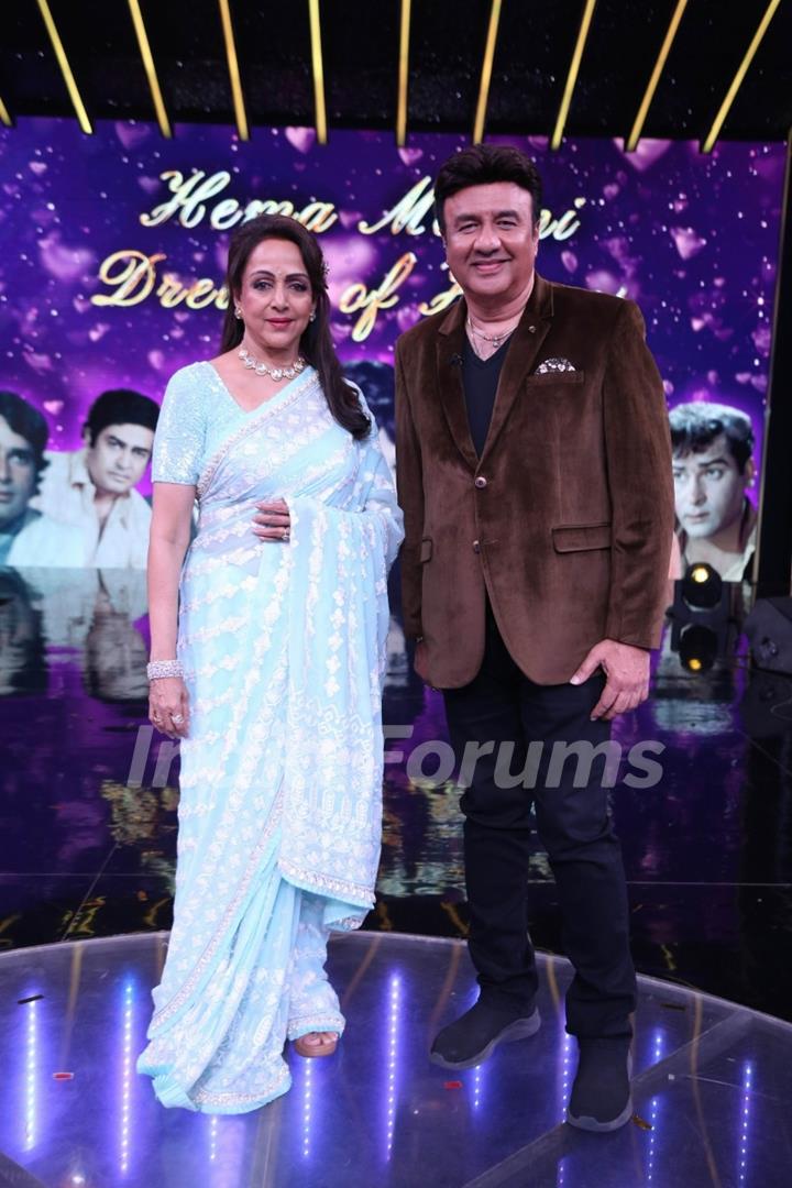 Hema Malini and Anu Malik snapped on the set of  Sa Re Ga Ma Pa Li'l Champs