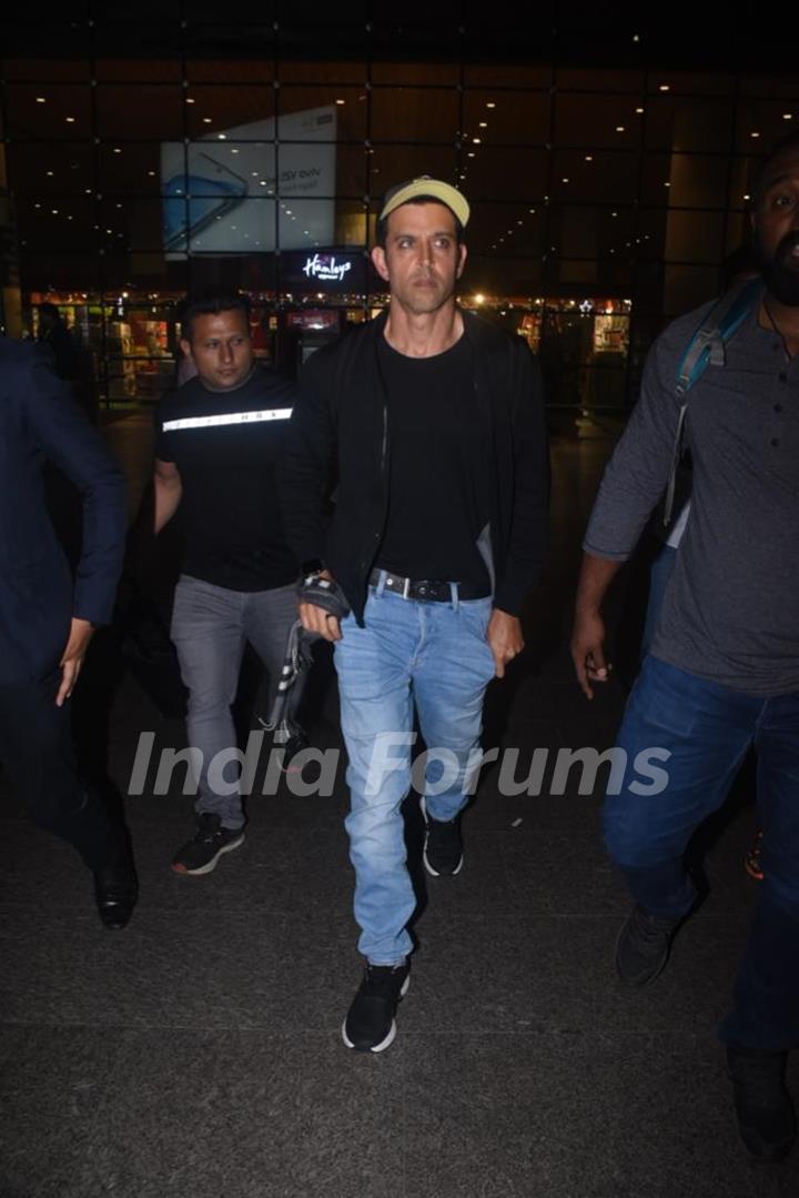 Hrithik Roshan spotted at the Mumnai airport 