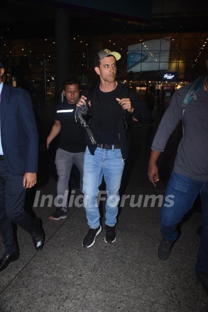 Hrithik Roshan spotted at the Mumnai airport 