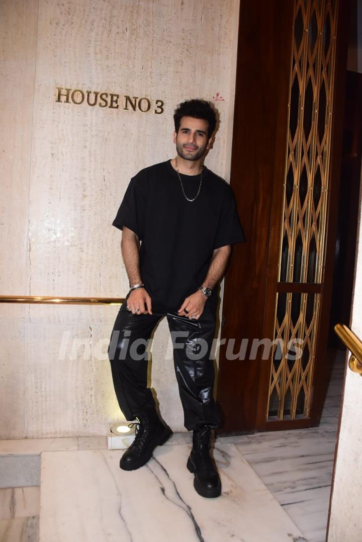 Karan Tacker 