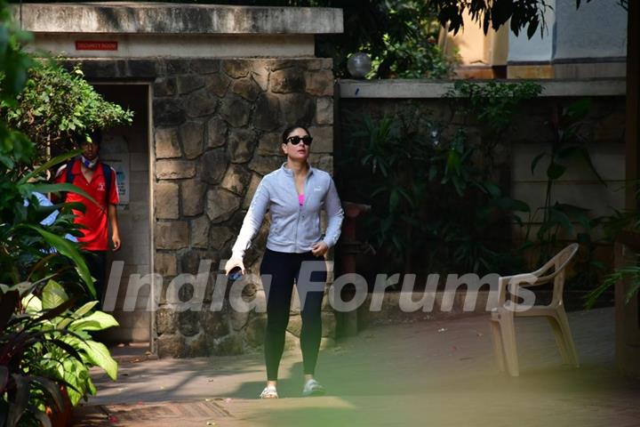 Kareena Kapoor spotted in Bandra