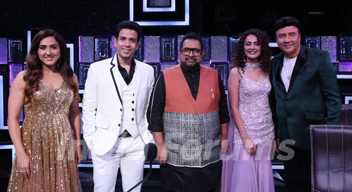 Anu Malik, Shankar Mahadevan Tusshar Kapoor and Seerat Kapoor 