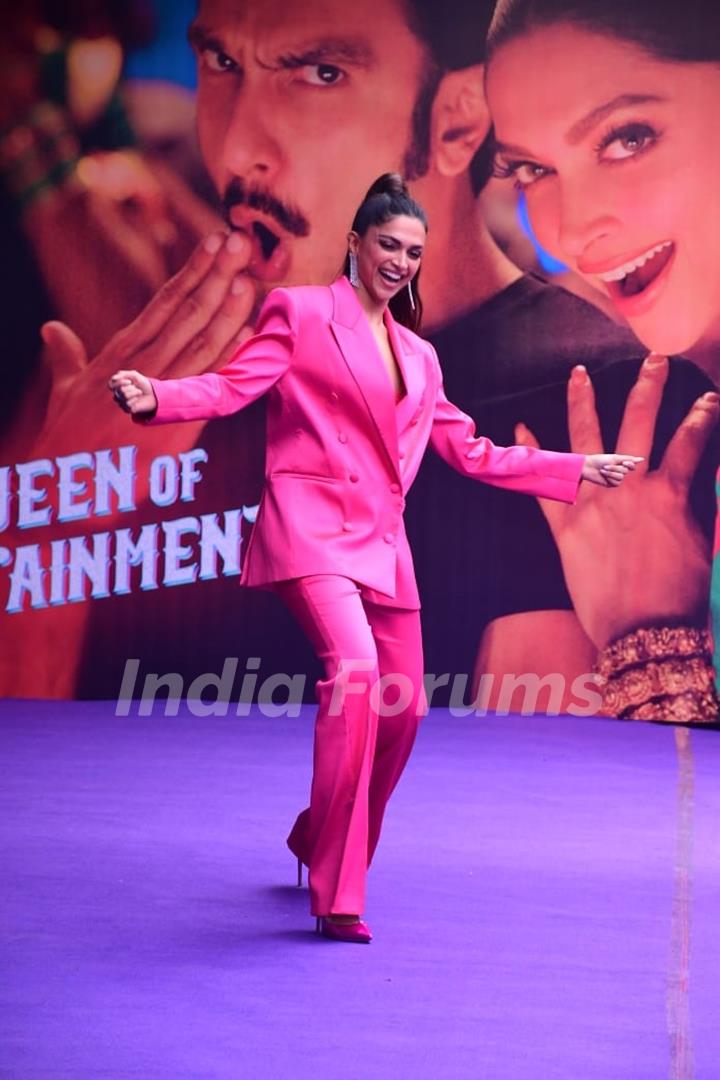 Deepika Padukone snapped at the Song launch of the  ‘Current Laga Re’ from Cirkus