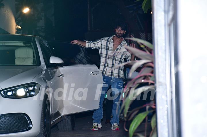 Shahid Kapoor spotted in Bandra