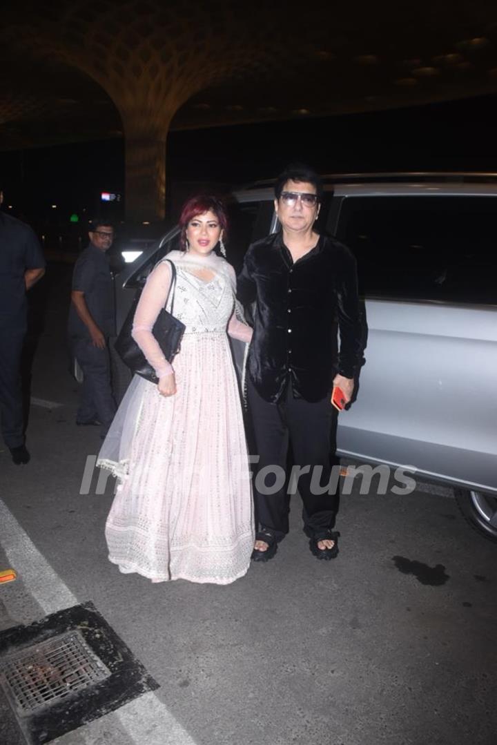 Wardha Khan and Sajid Nadiadwala spotted at the Mumbai airport 