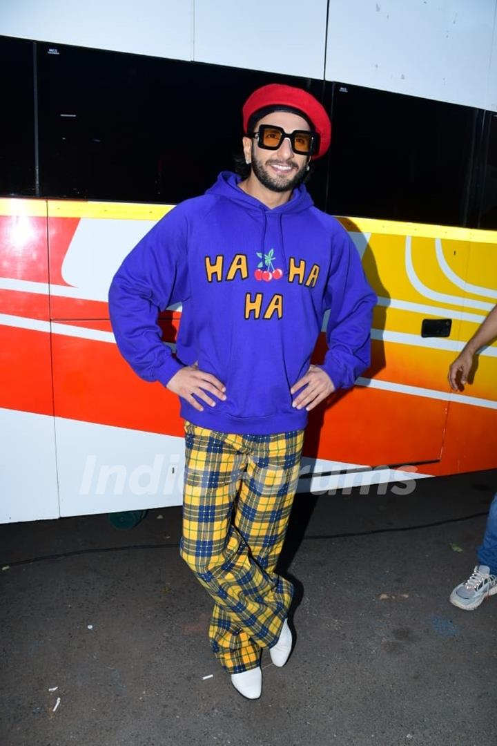 Ranveer Singh Wore 'Chappals' Which Are As Pocket-Friendly As Our Month-End  Budget | Quirky fashion, Bold outfits, Fashion