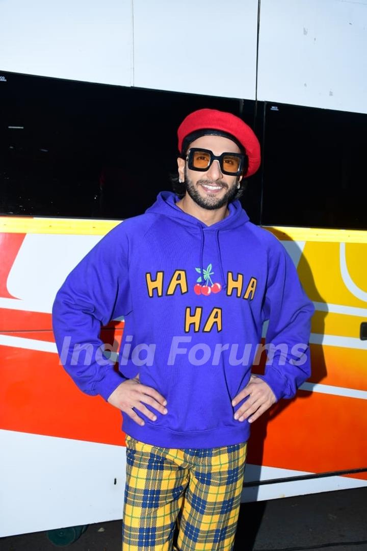 Ranveer Singh spotted promoting Cirkus movie on the set of The Kapil Sharma Show 