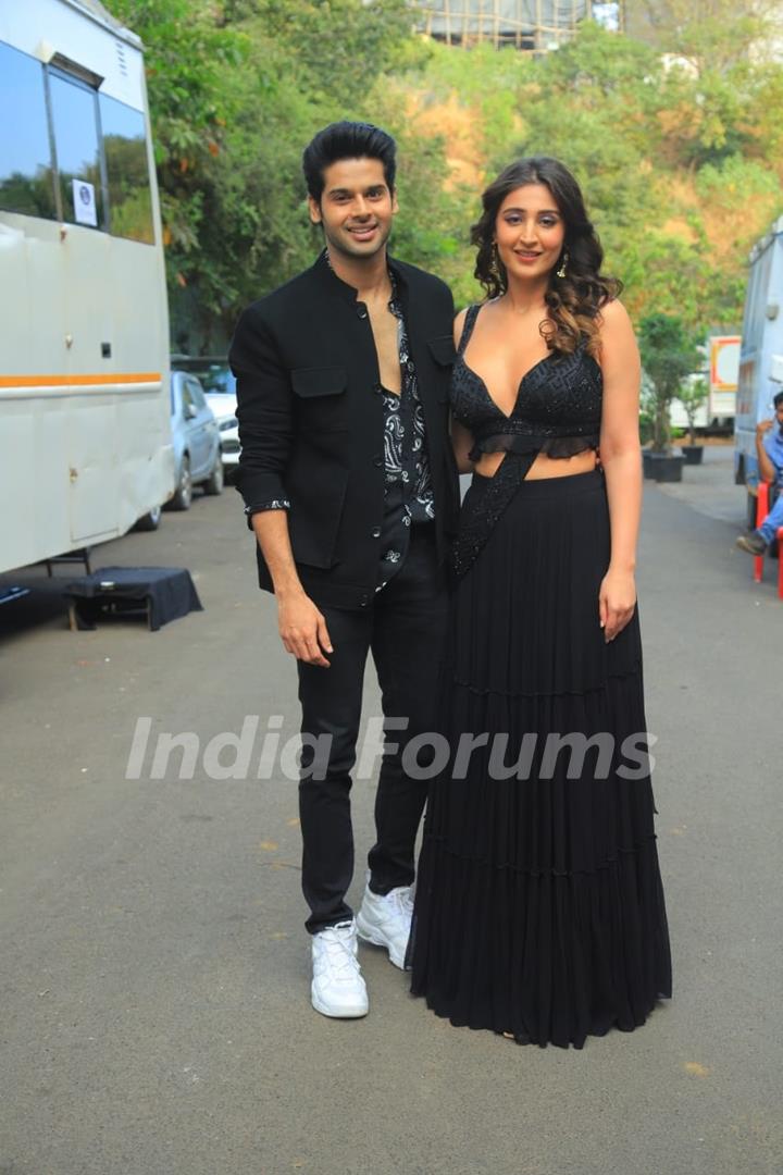 Abhimanyu Dassani & Dhvani Bhanushali spotted for song promotion on the set of Indian Idol 13