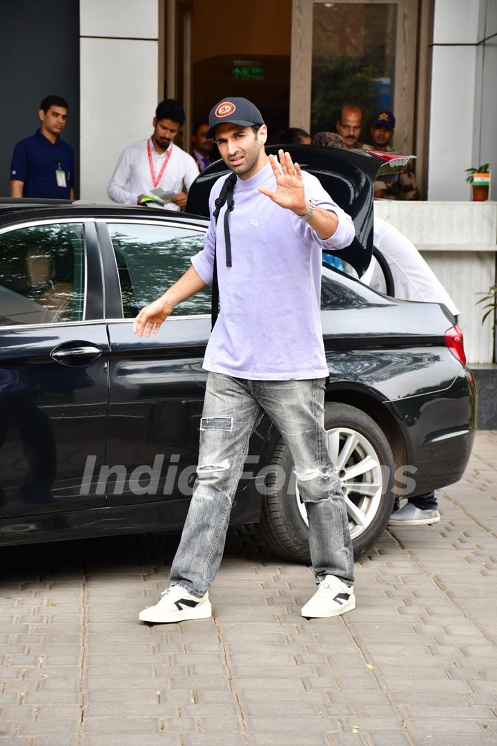 Aditya Roy Kapur spotted at the kalina airport