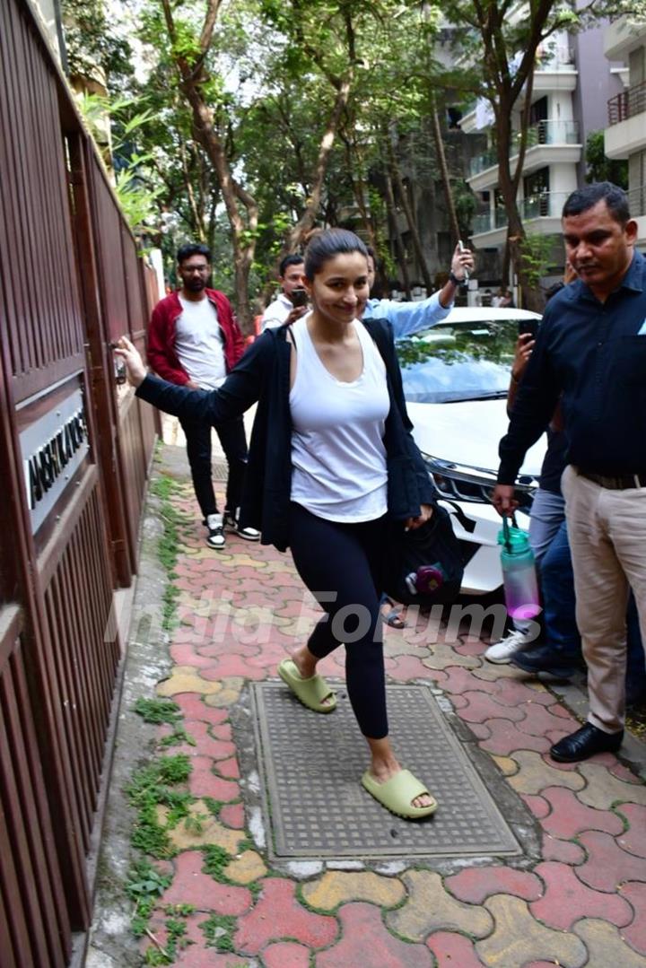 Alia Bhatt spotted in Khar 