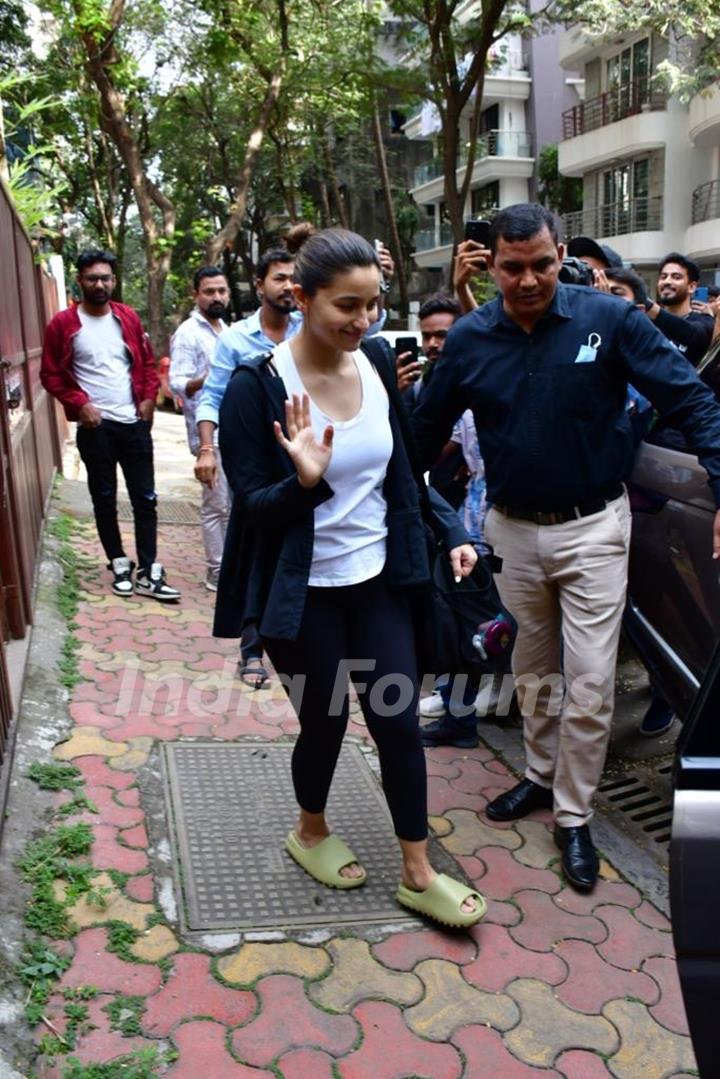 Alia Bhatt spotted in Khar 