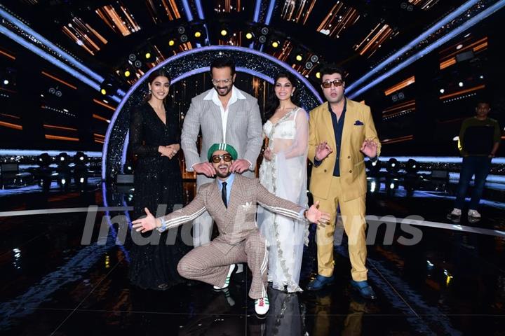 Ranveer Singh, Rohit Shetty, varun Sharma, Jacqueline Fernandez spotted promoting upcoming film Cirkus on the set of Indian Ideol 13 