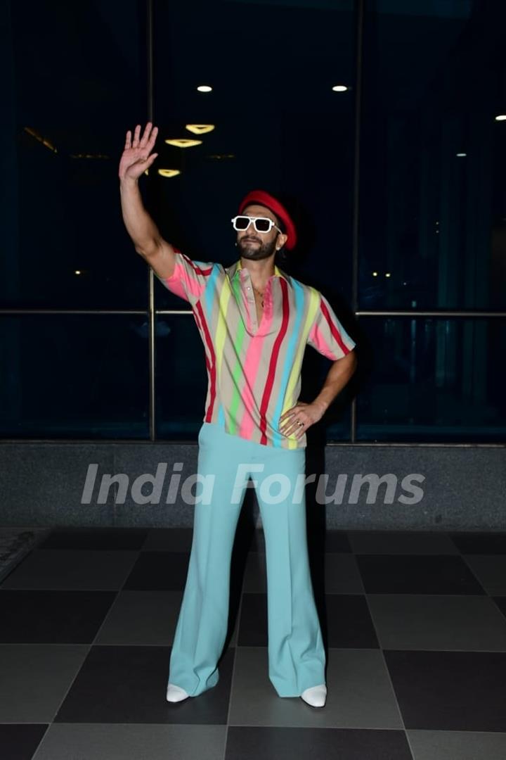 Ranveer Singh spotted promoting film Cirkus at Mithibai college 