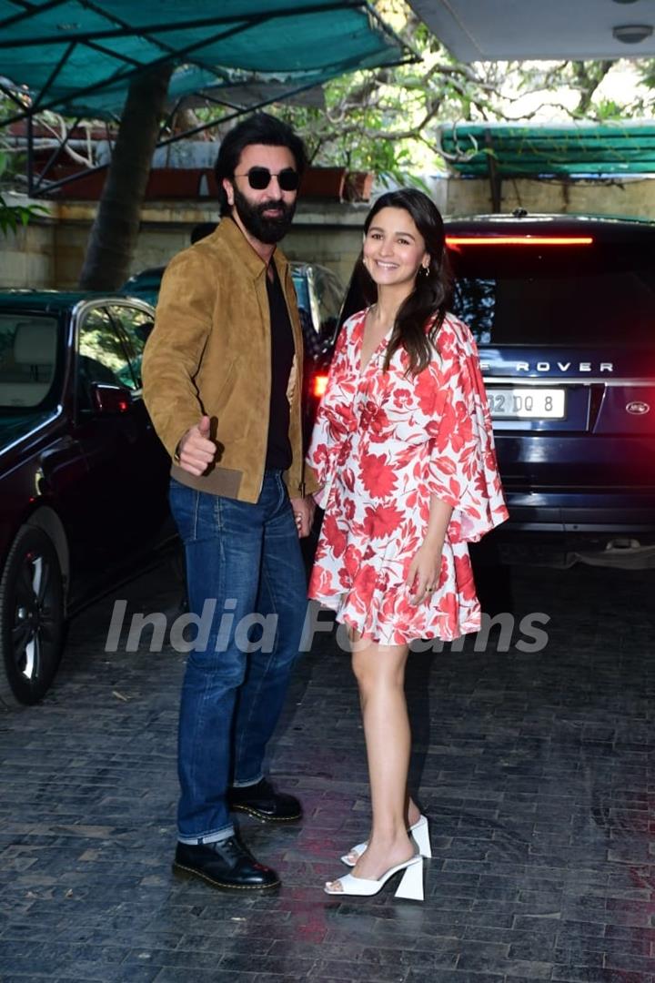 Ranbir Kapoor, Alia Bhatt snapped at Kunal Kapoor's house for Christmas Celebration