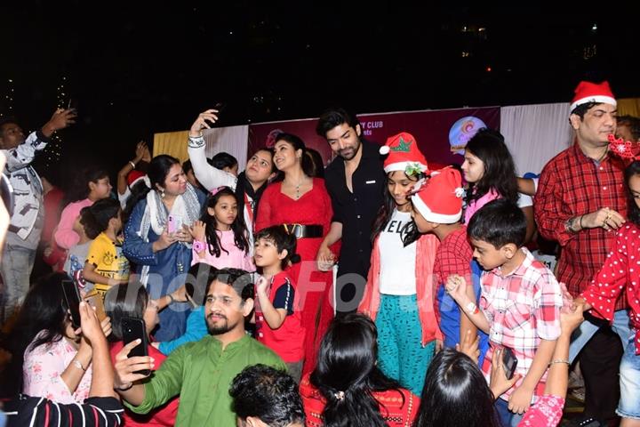 Gurmeet Choudhary and Debina Bonnerjee celebrate Christmas with fans