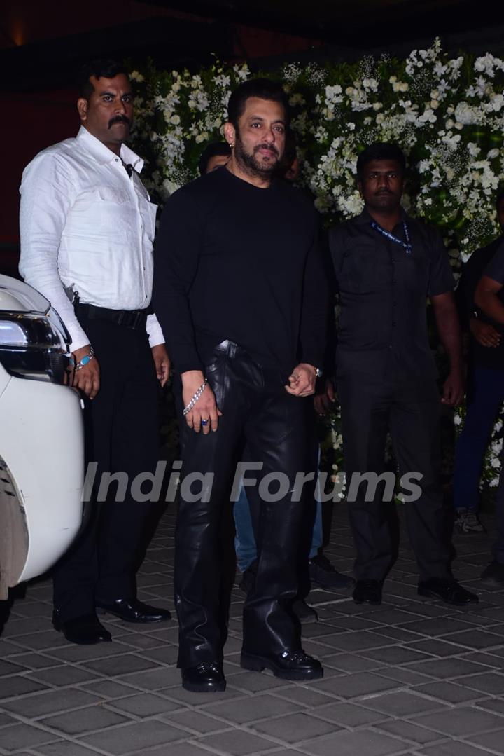 Salman Khan clicked in black full sleeves T-shirt and leather pants for his birthday party hosted by Aayush and Arpita