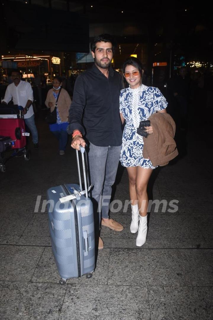 Anjali Arora spotted with her boyfriend at the Mumbai airport 