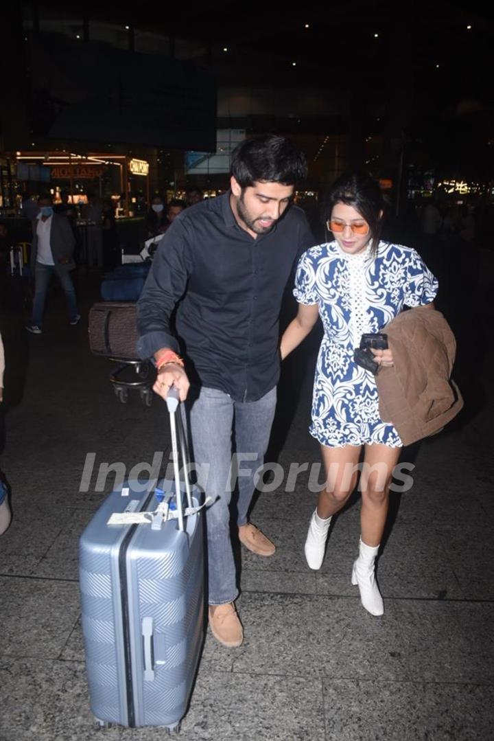 Anjali Arora spotted with her boyfriend at the Mumbai airport 