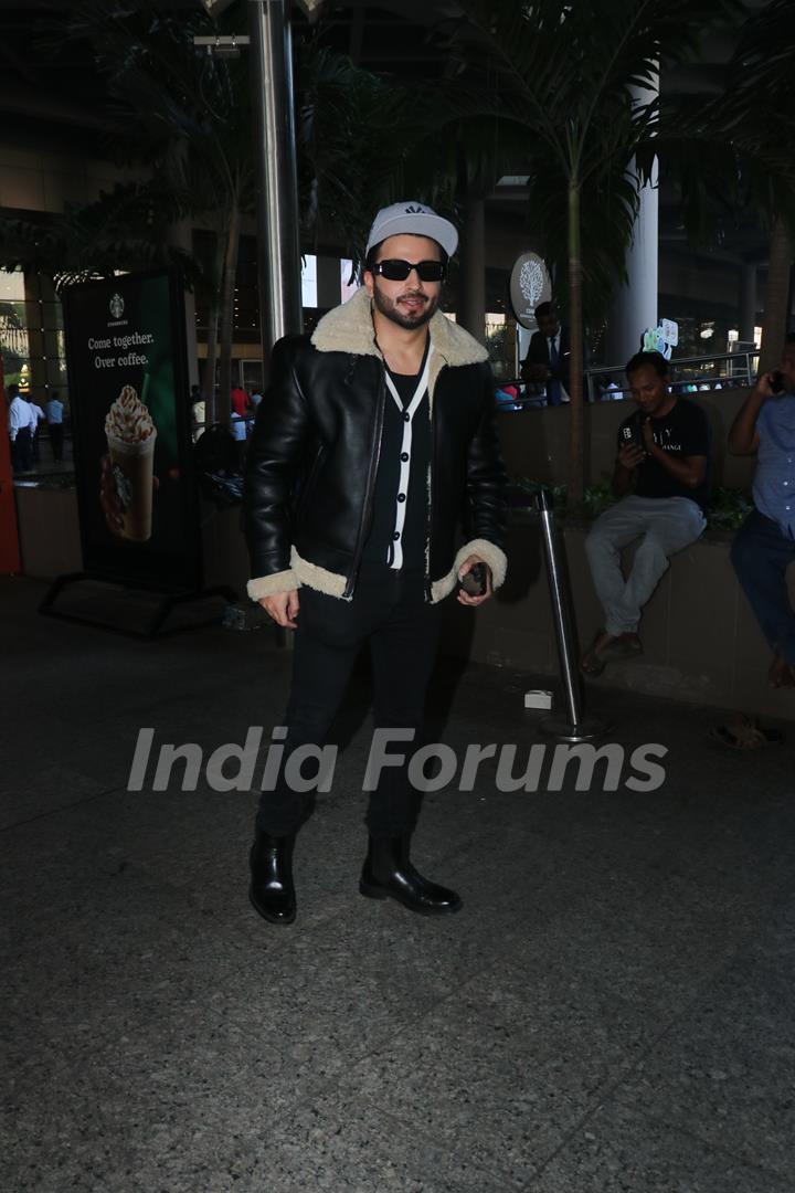 Dheeraj Dhoppar spotted at the Mumbai airport