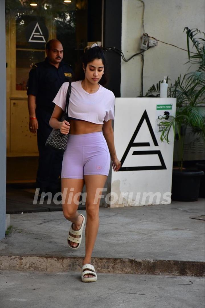 Janhvi Kapoor spotted in Bandra