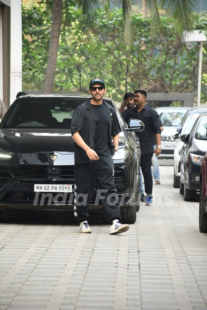 Kartik Aaryan spotted at T-Series office in Andheri 