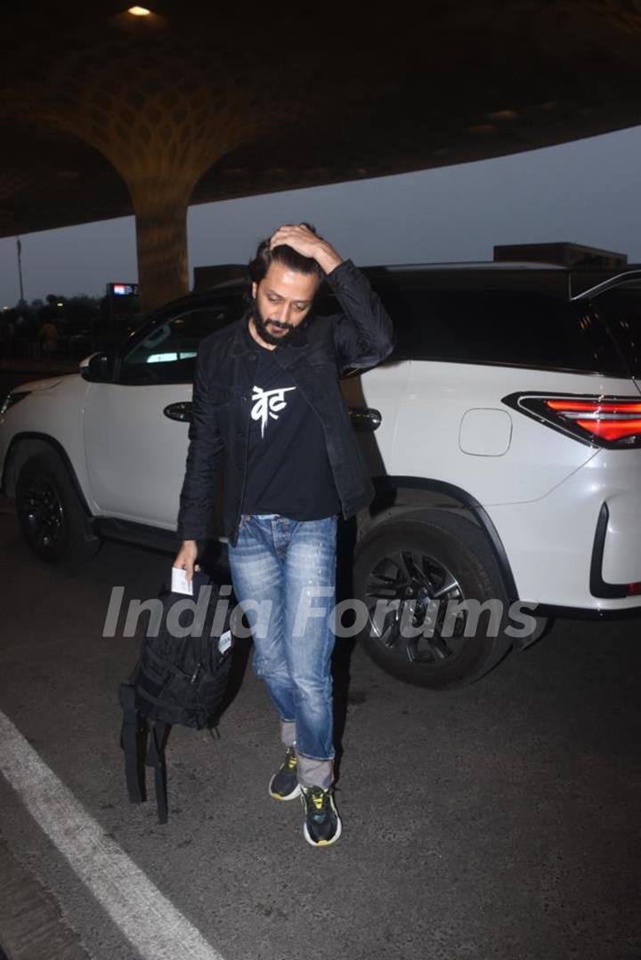 Riteish Deshmukh spotted at the Mumbai airport