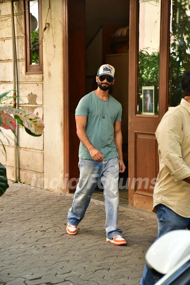 Shahid Kapoor spotted in Bandra