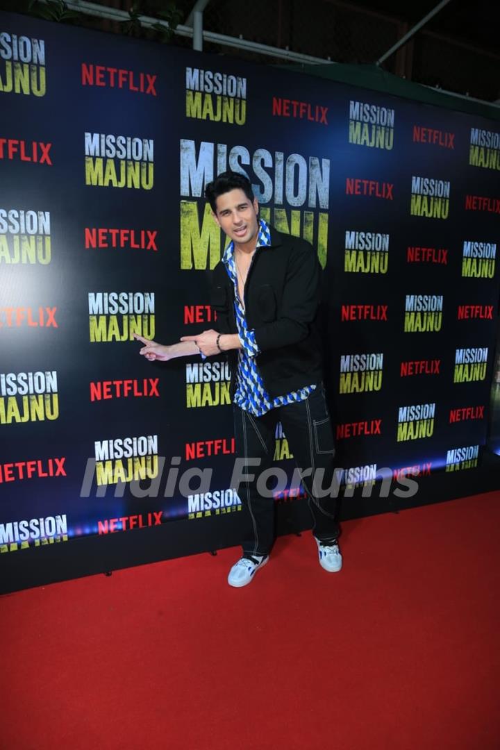 Sidharth Malhotra grace the screening of Mission Majnu