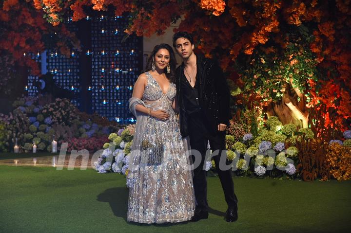 Gauri Khan arrived in a blingy lehenga alongside Aryan in formal pant, shirt and a sparkly blazer.