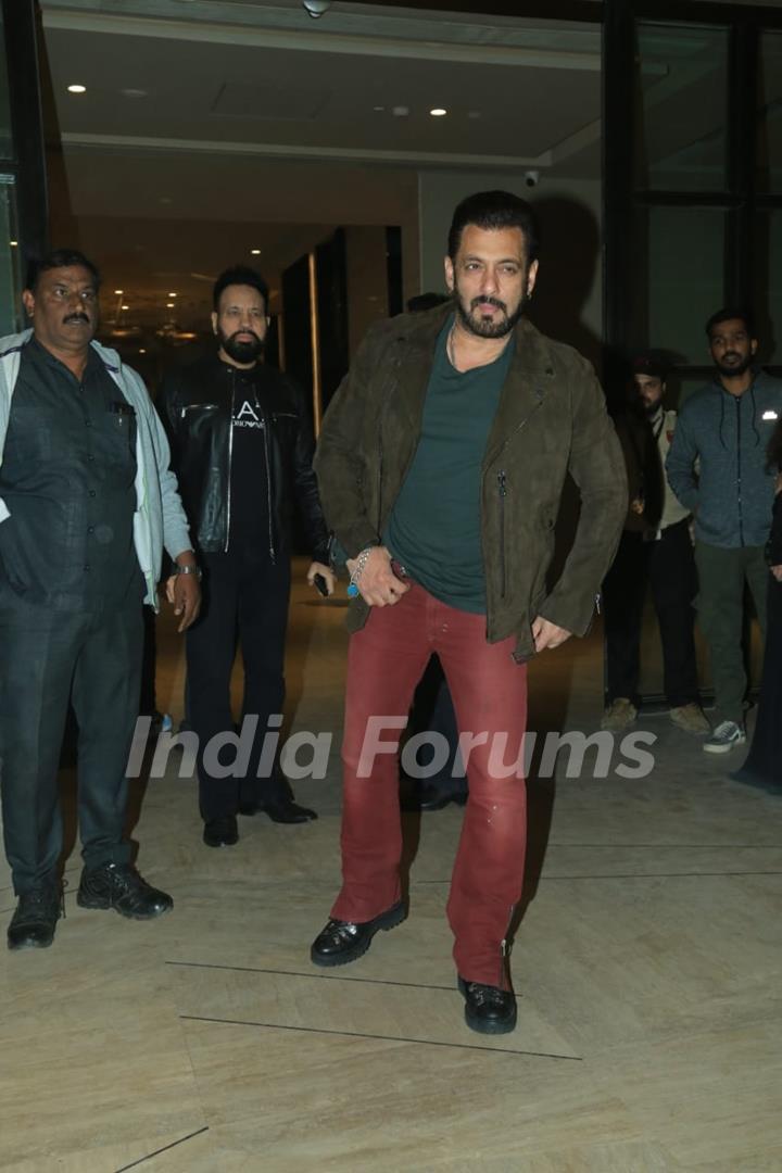 Salman Khan grace Subhash Ghai’s birthday bash