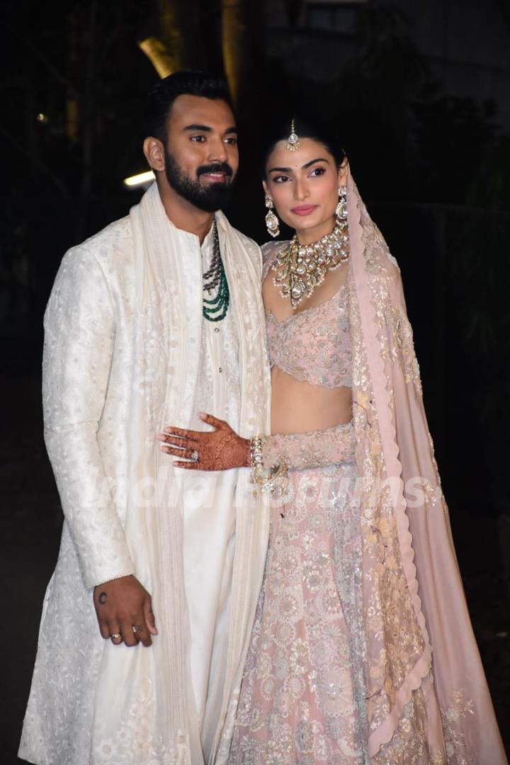 KL Rahul and Athiya Shetty pose for paps