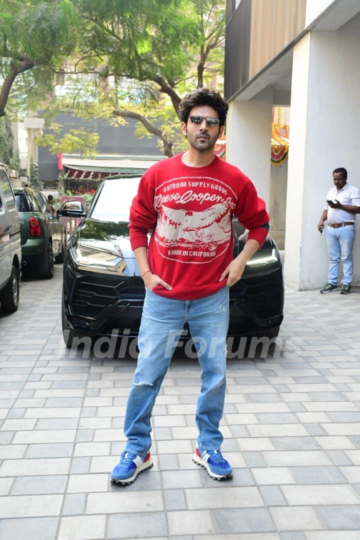 Kartik Aaryan snapped promoting his upcoming film Shehzada at T-Series office in Andheri  