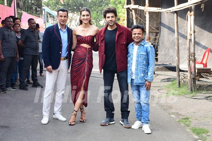 Kartik Aaryan, Kriti Sanon and others celebs snapped promoting upcoming film Shehzada on the set of The Kapil Sharma Show 