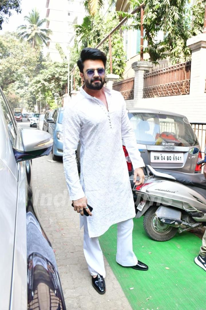 Maniesh Paul snapped at Rahul Kanal’s wedding in Khar