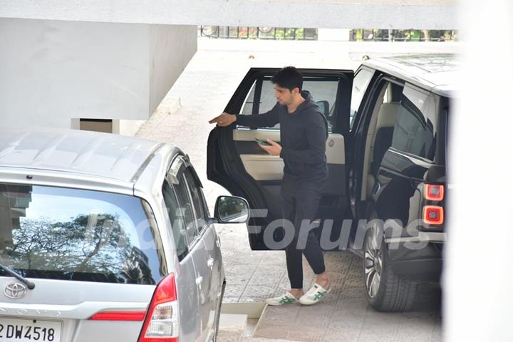 Sidharth Malhotra snapped in Bandra