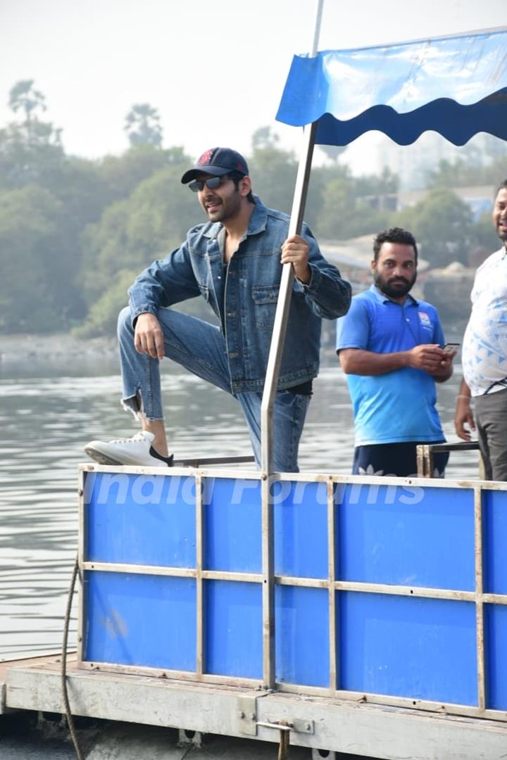 Kartik Aaryan spotted at Varsova Jetty 