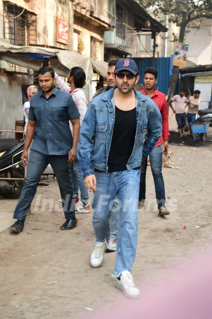 Kartik Aaryan spotted at Varsova Jetty 