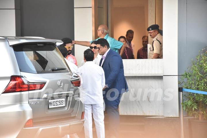 Abhishek Bachchan, Aishwarya Rai Bachchan spotted at the Kalina airport