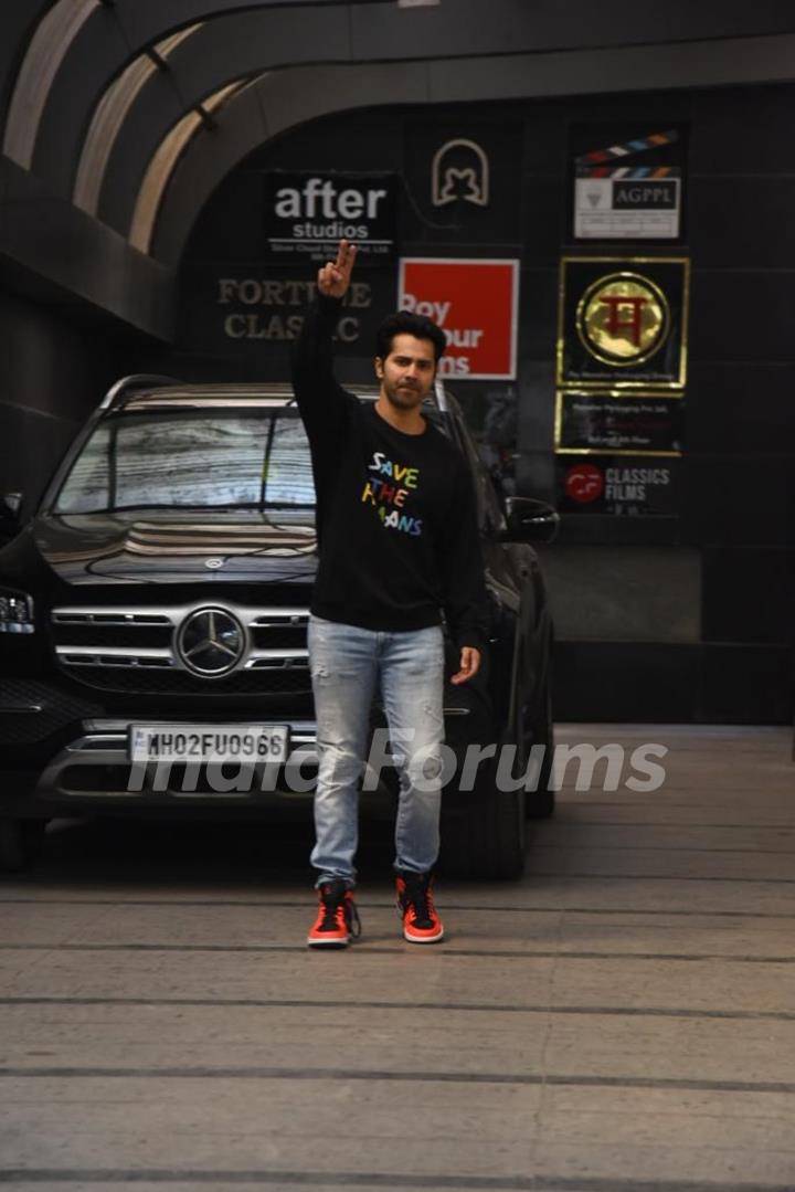 Varun Dhawan snapped at Khar 