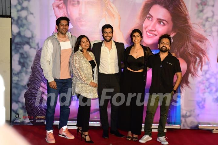 Celebrities grace the screening of Shehzada in Juhu 