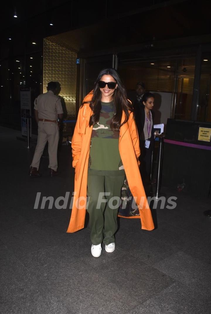 Deepika Padukone snapped at the Mumbai airport 