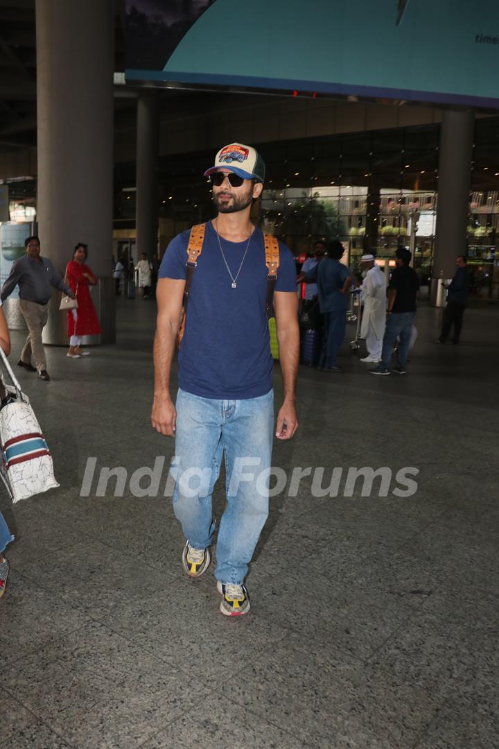 Shahid Kapoor snapped at the airport 